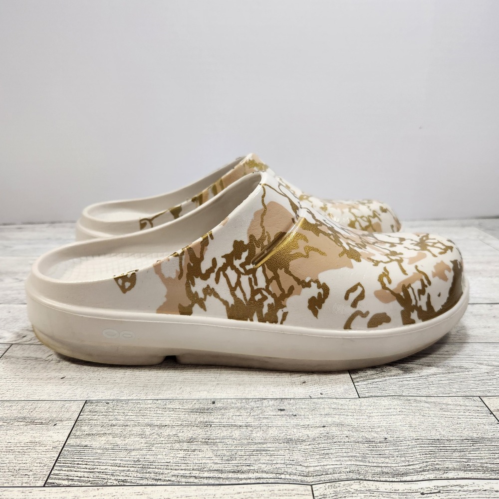 OOFOS OOCloog Sahara Gold Camo Luxe Clogs Women 8 Gold Metallic Marble Recovery